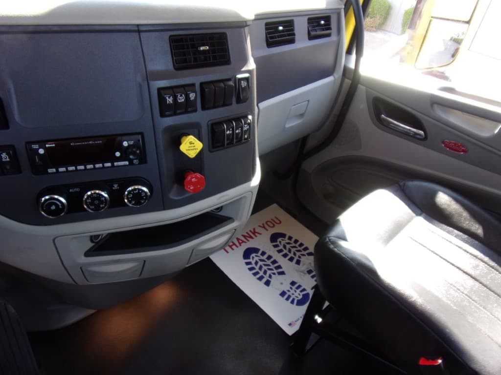 2021 Peterbilt 579 in Fort Smith, AR — photo 13