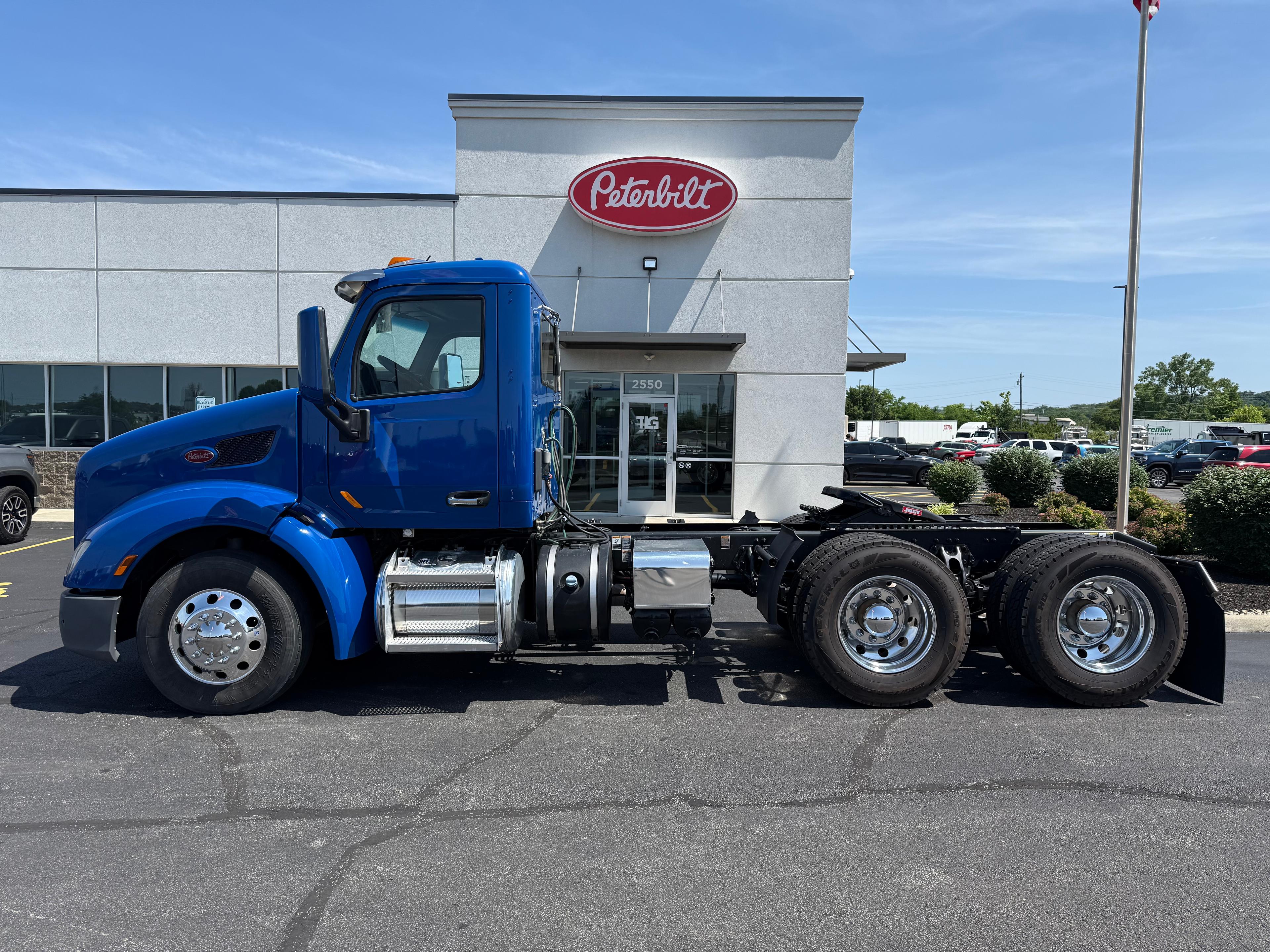 2021 Peterbilt 579 in Springfield, MO — photo 2