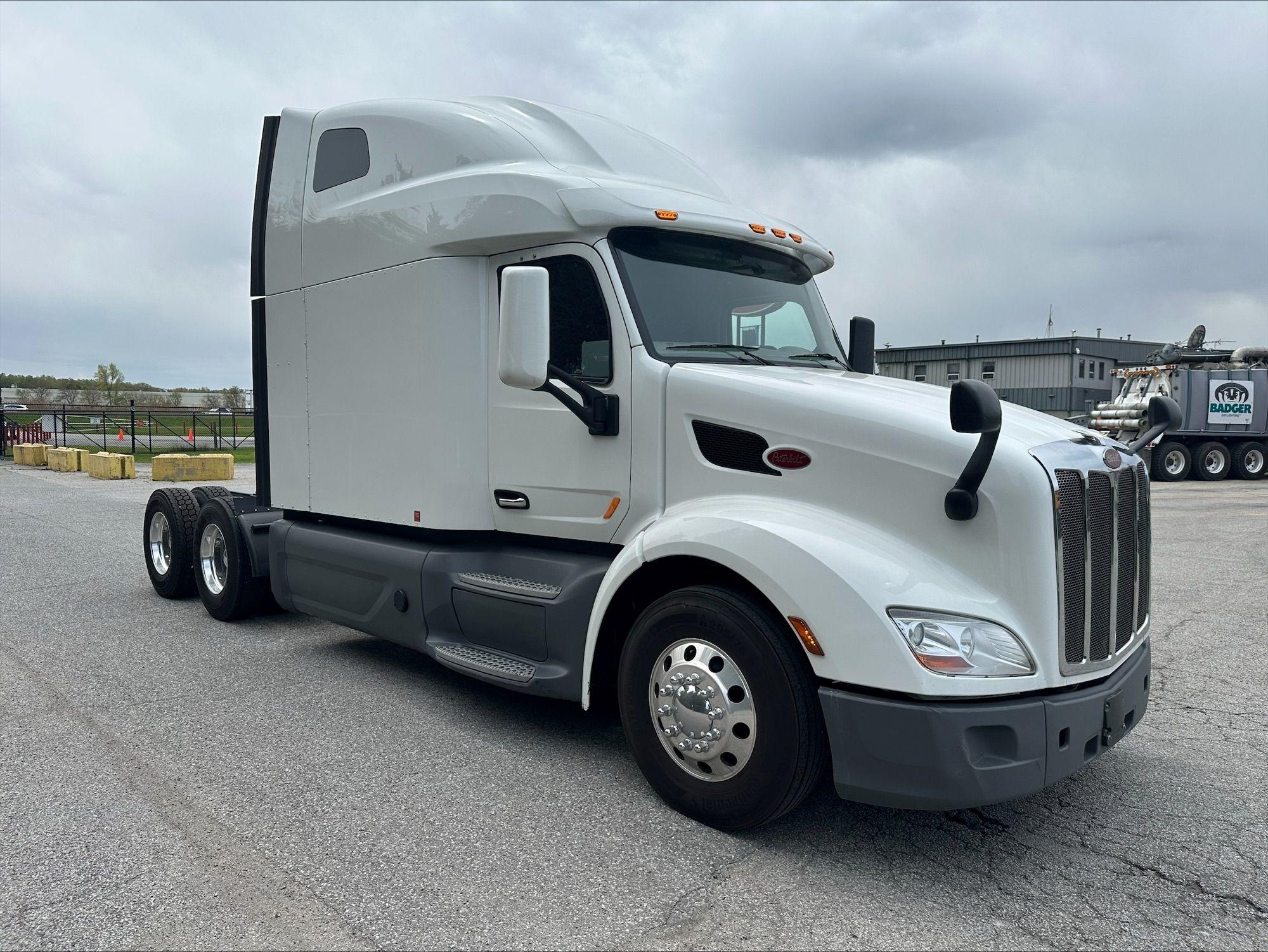 2021 Peterbilt 579 in Springfield, MO — photo 2