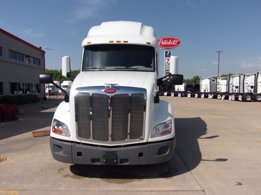 2021 Peterbilt 579 in Fort Smith, AR — photo 2