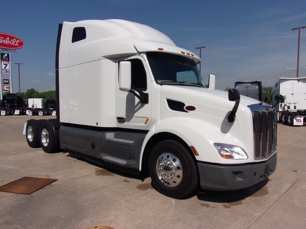 2021 Peterbilt 579 in Fort Smith, AR — photo 3