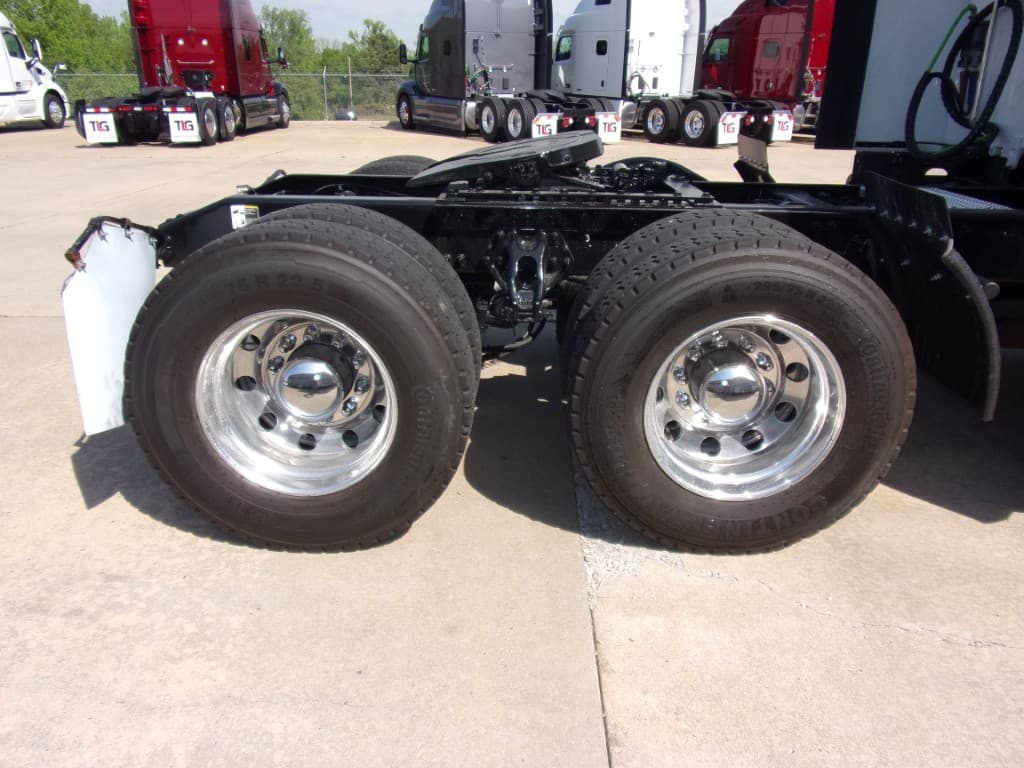 2021 Peterbilt 579 in Fort Smith, AR — photo 7