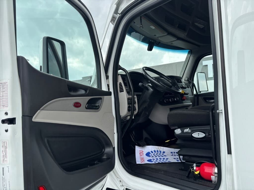 2025 Peterbilt 579 in Springfield, MO — photo 12