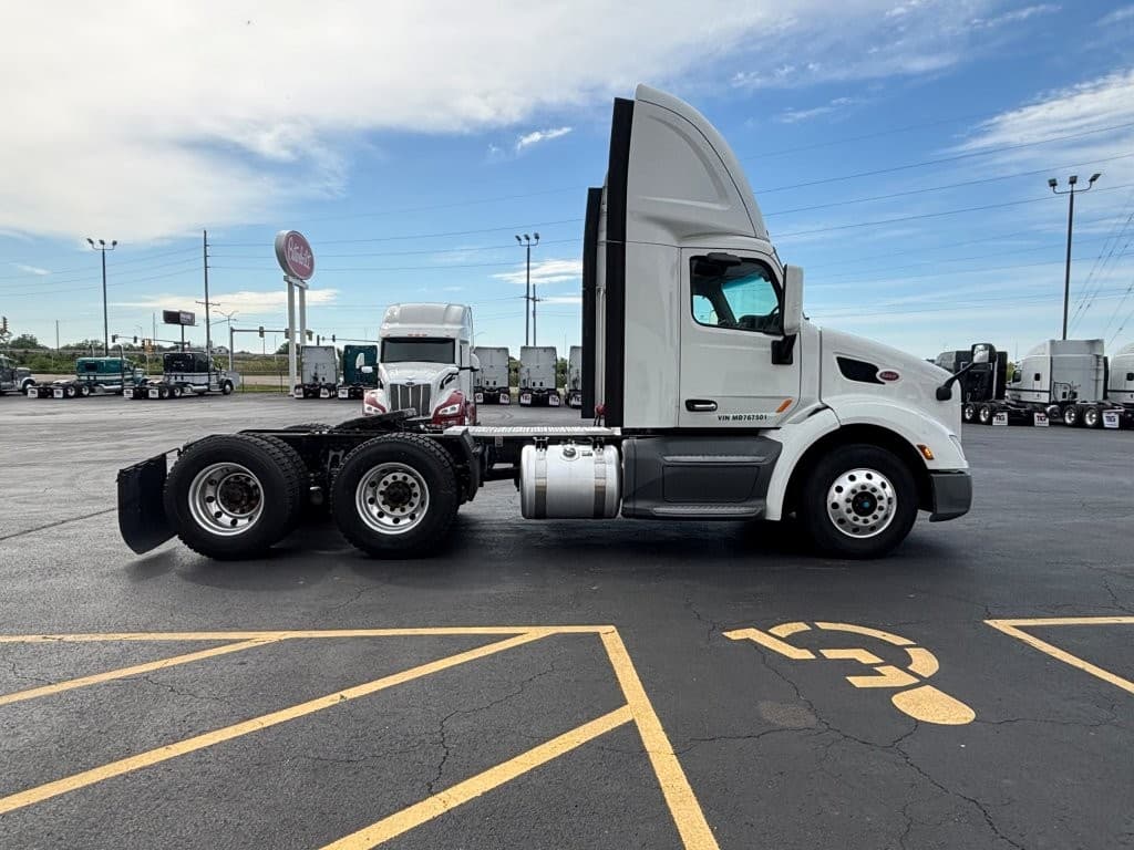 2021 Peterbilt 579 in Springfield, MO — photo 6