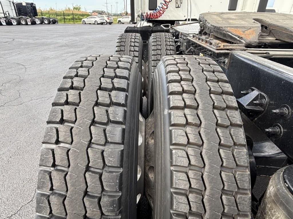 2021 Peterbilt 579 in Springfield, MO — photo 8