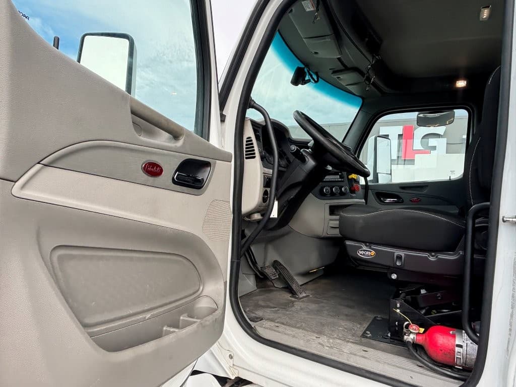 2021 Peterbilt 579 in Springfield, MO — photo 12