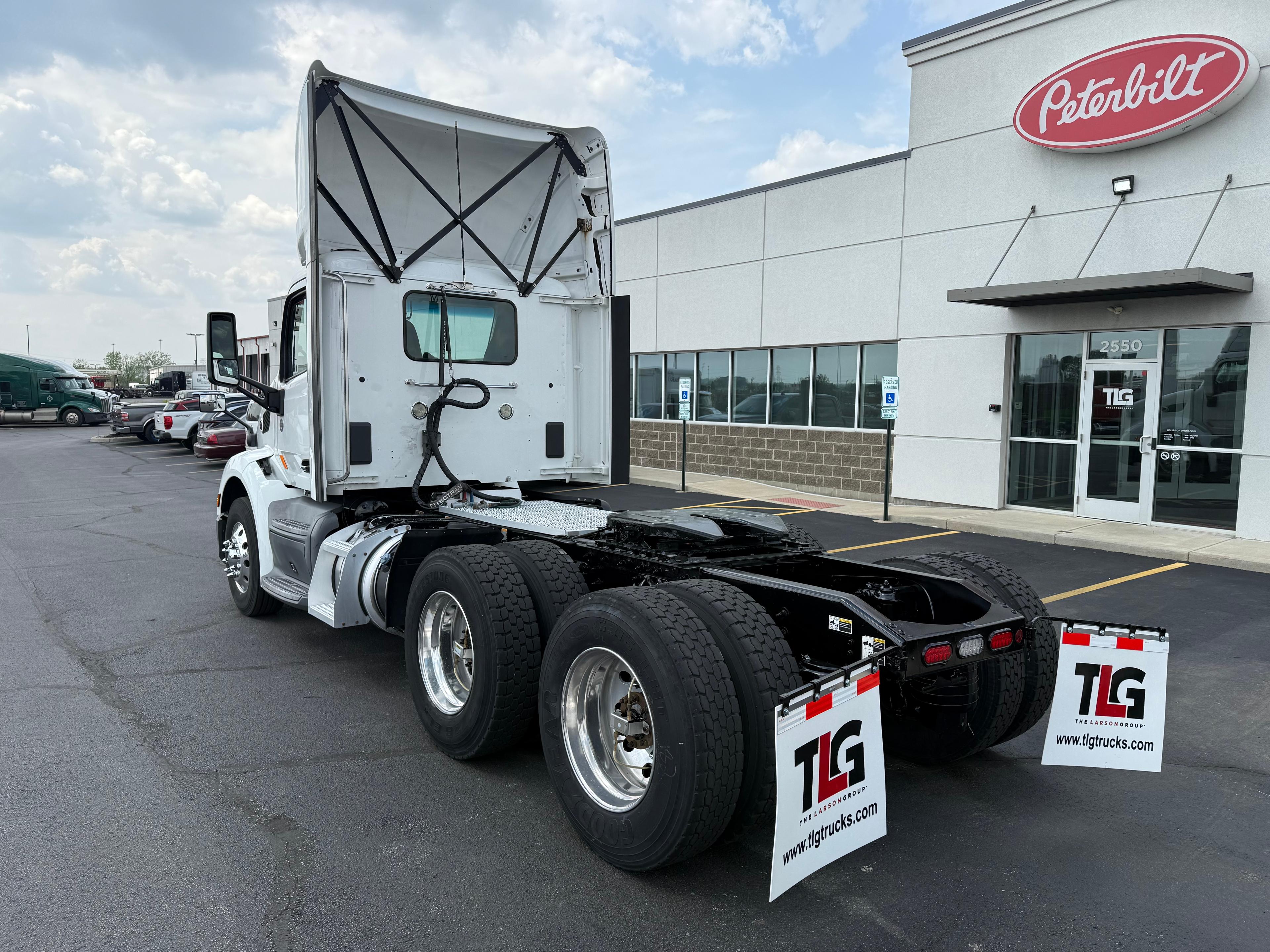2021 Peterbilt 579 in Cincinnati, OH — photo 3