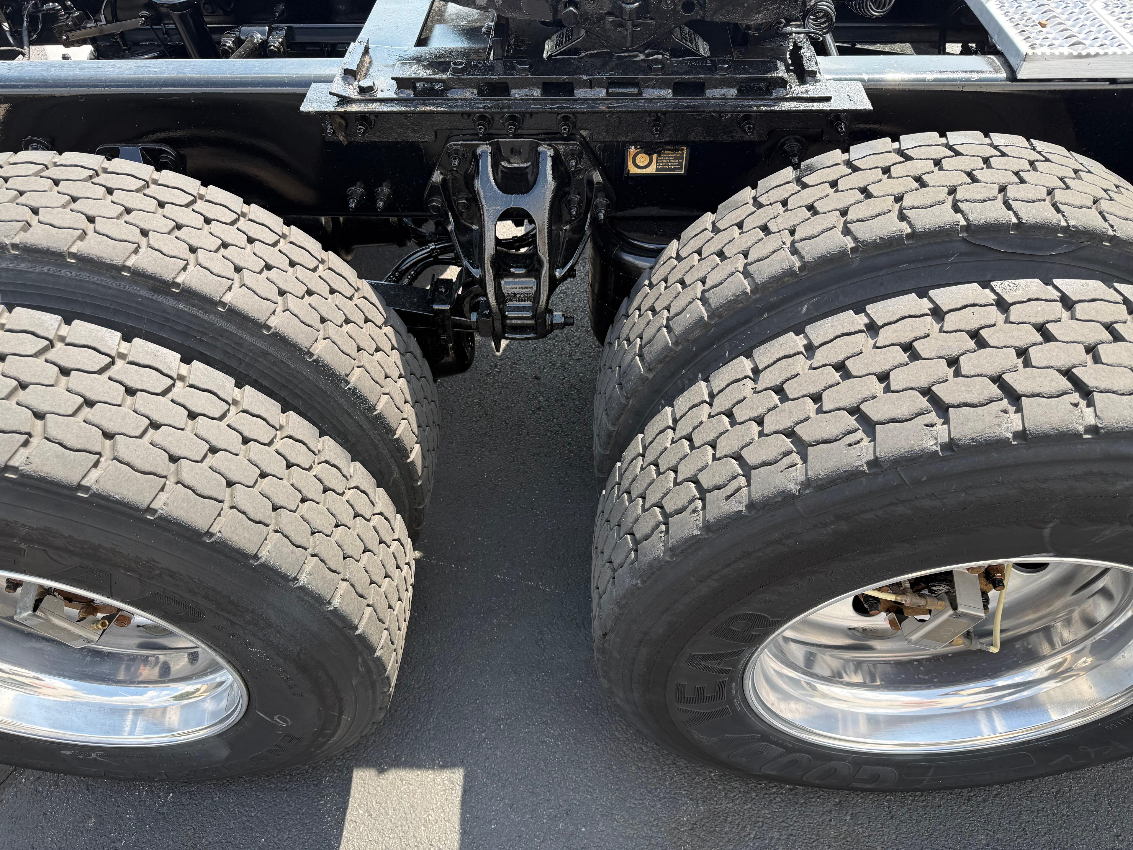2021 Peterbilt 579 in Cincinnati, OH — photo 12