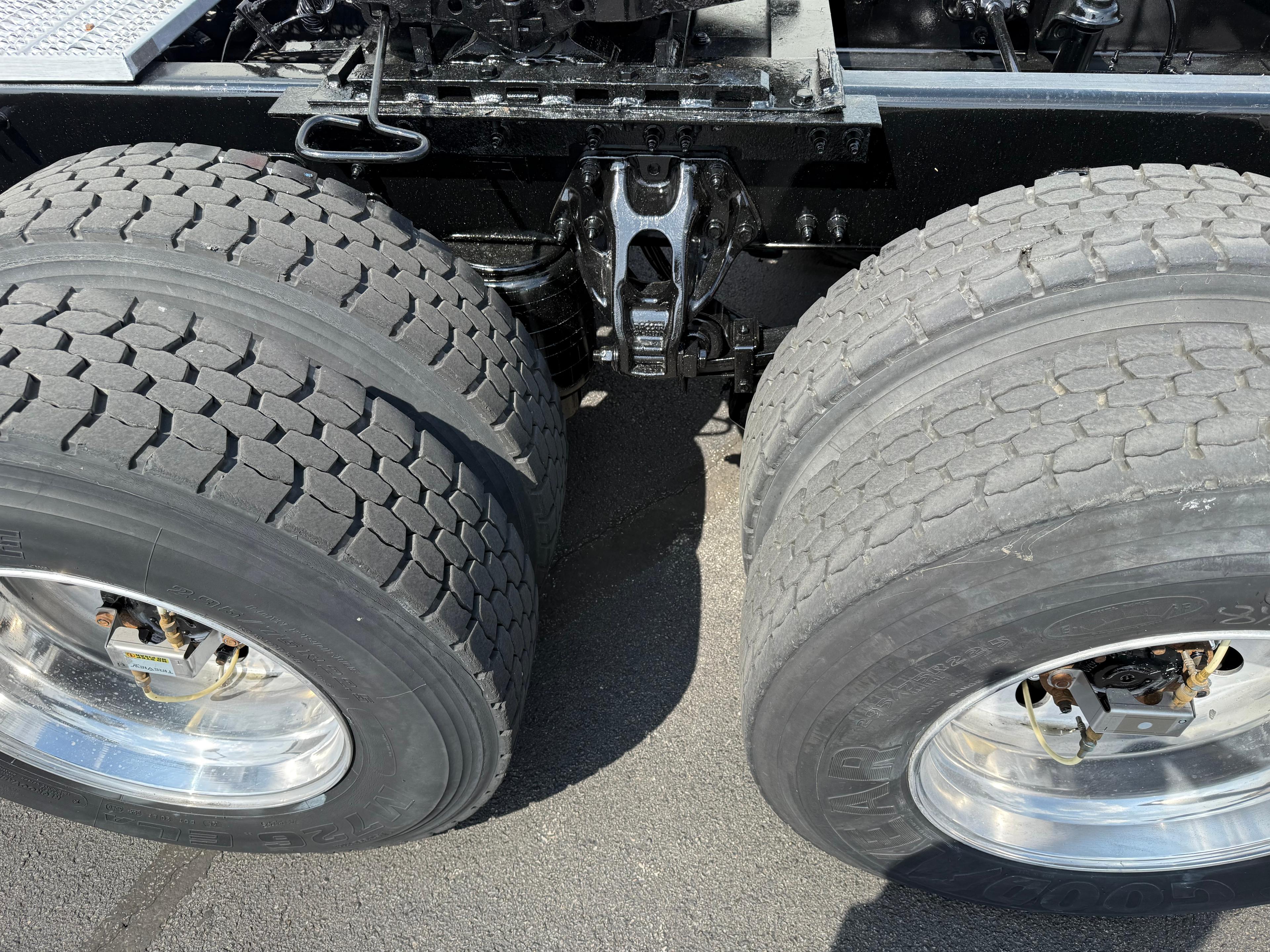 2021 Peterbilt 579 in Cincinnati, OH — photo 13