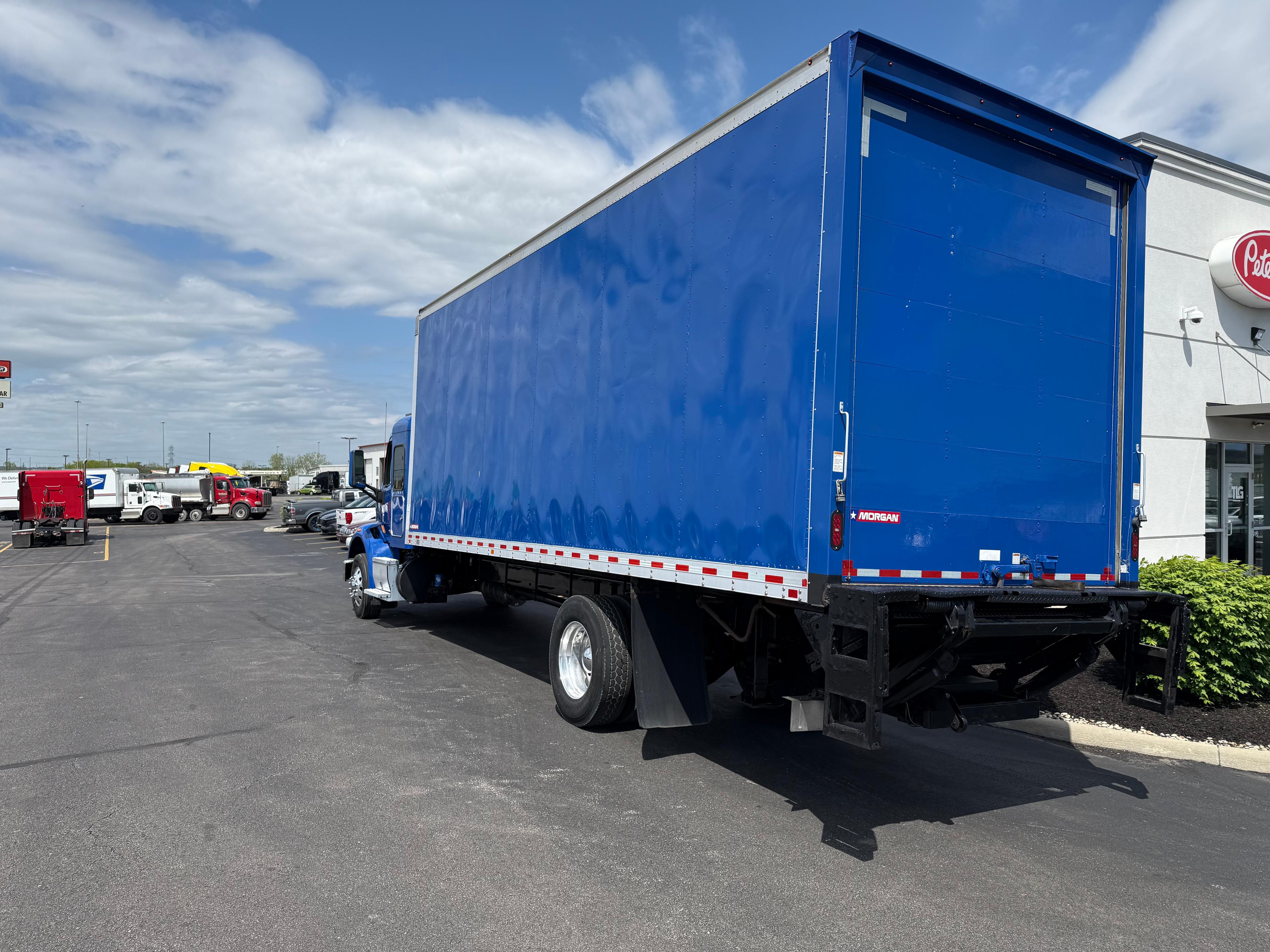 2021 Peterbilt 567 in Cincinnati, OH — photo 3