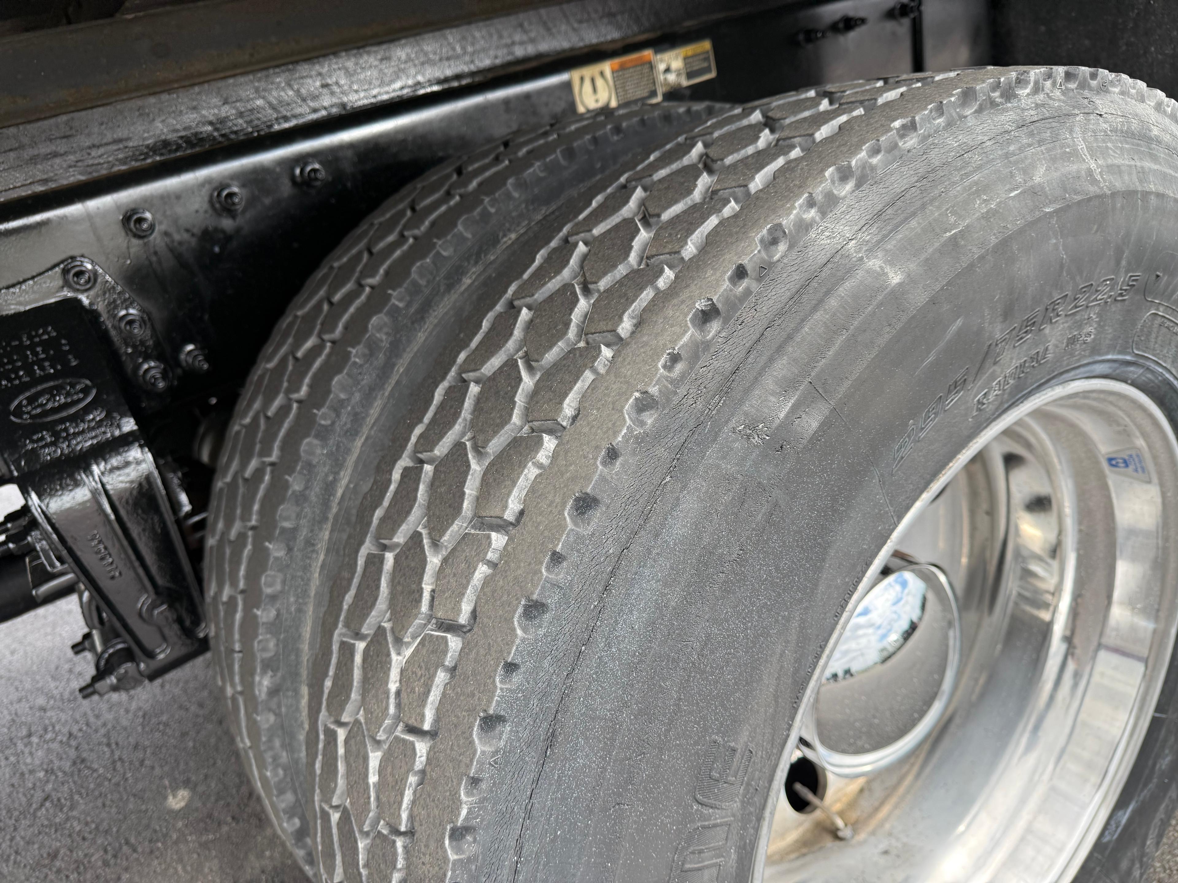 2021 Peterbilt 567 in Cincinnati, OH — photo 13