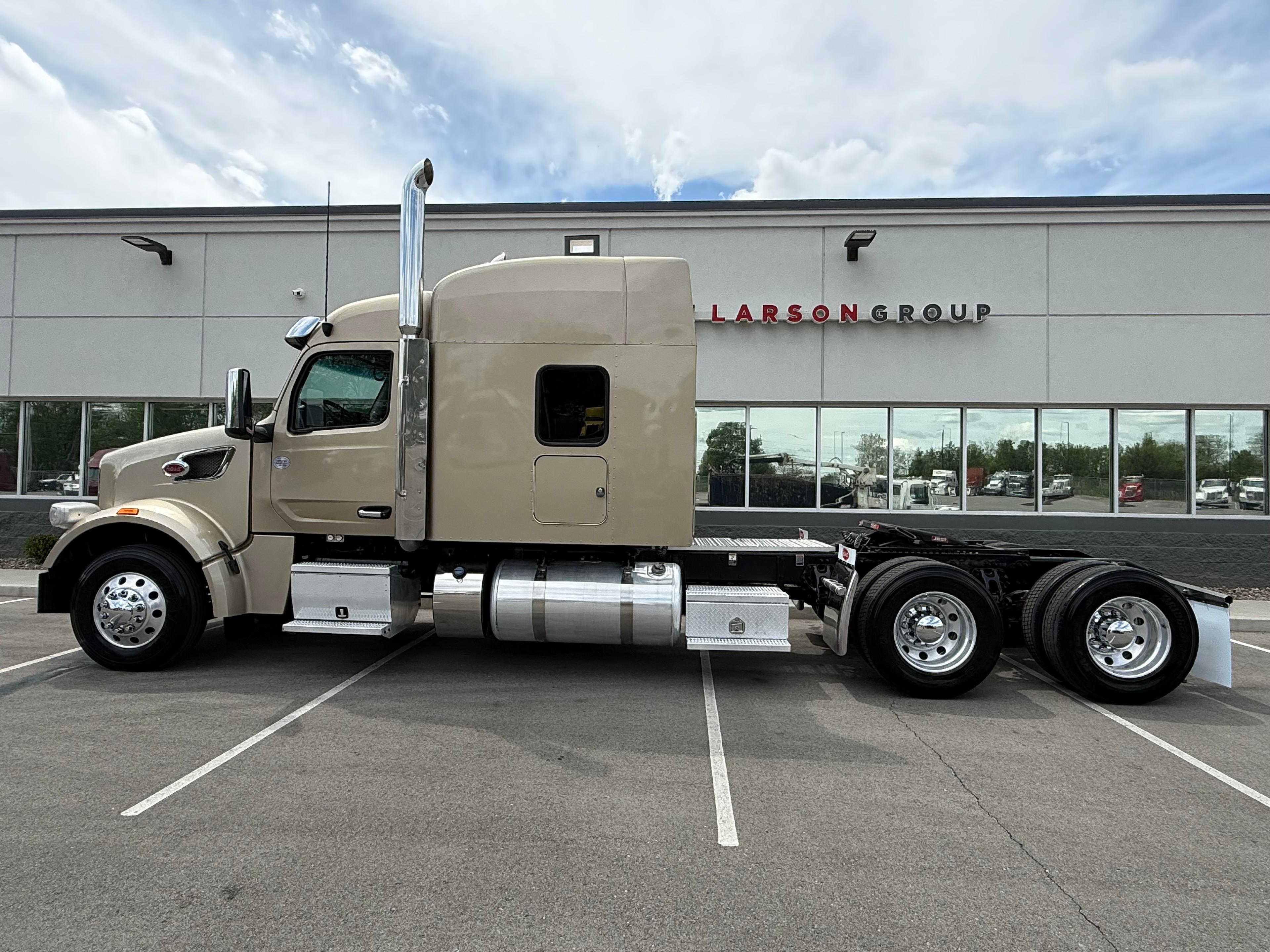 2023 Peterbilt 567 in Louisville, KY — photo 2