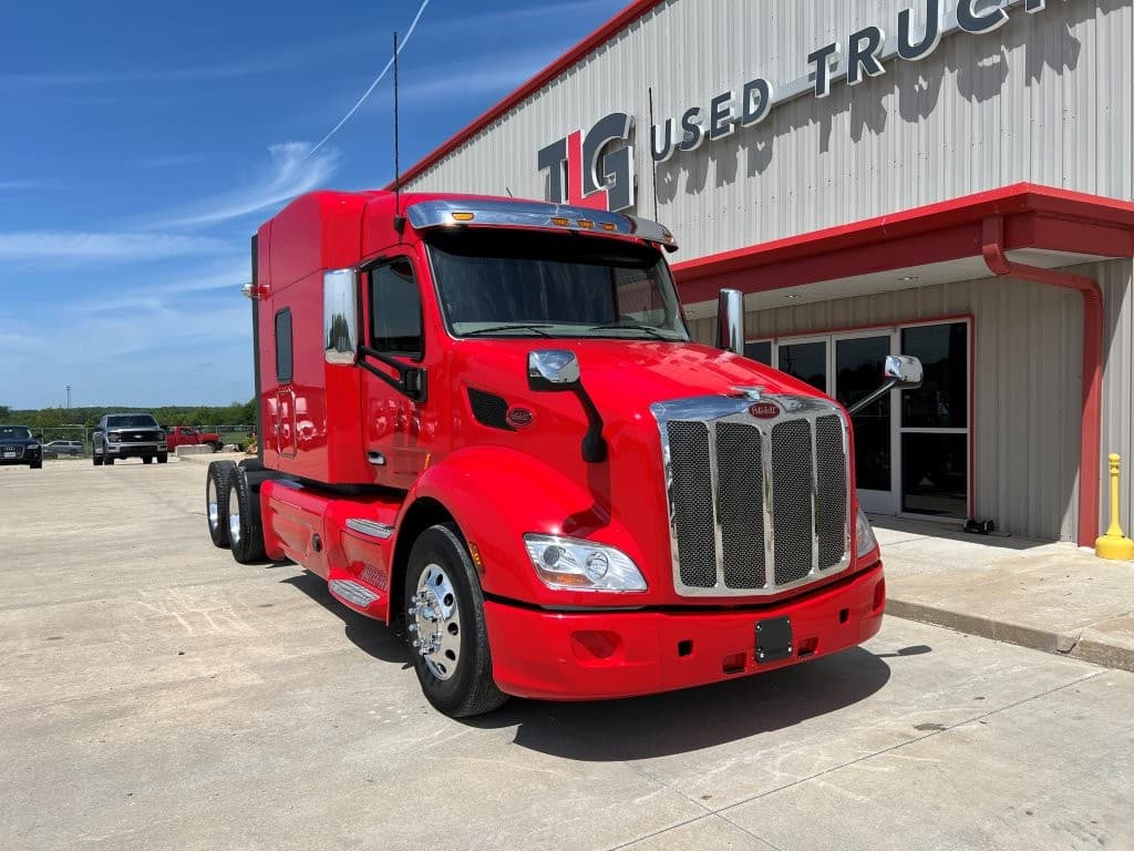 2022 Peterbilt 579 in Springfield, MO — photo 2