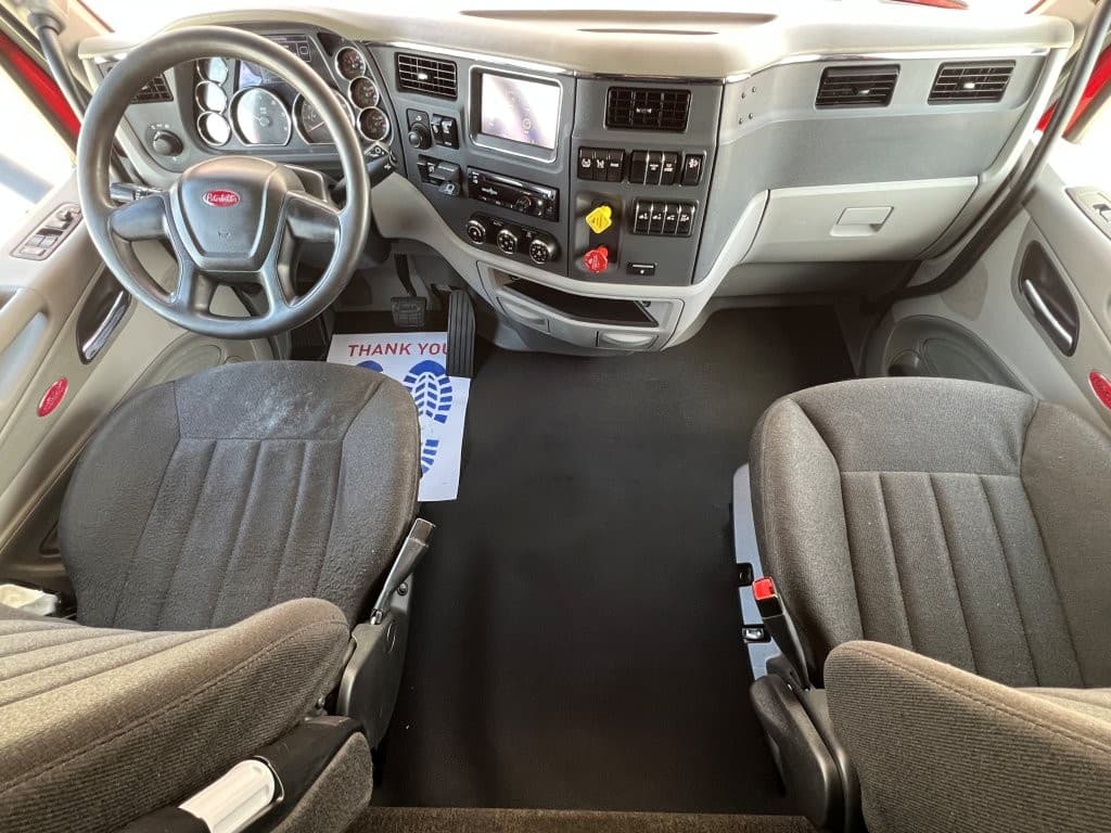 2022 Peterbilt 579 in Springfield, MO — photo 15