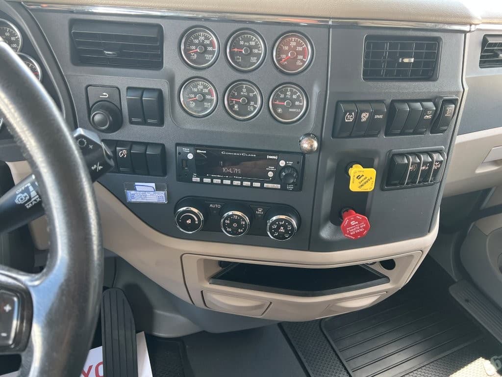 2022 Peterbilt 567 in Springfield, MO — photo 12