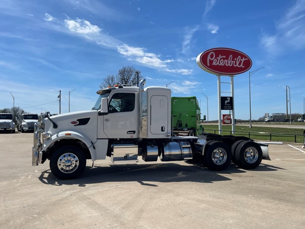 2022 Peterbilt 567 in Springfield, MO — photo 2