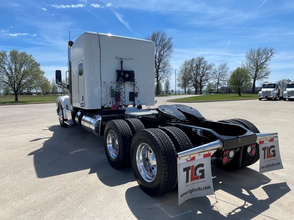 2022 Peterbilt 567 in Springfield, MO — photo 3