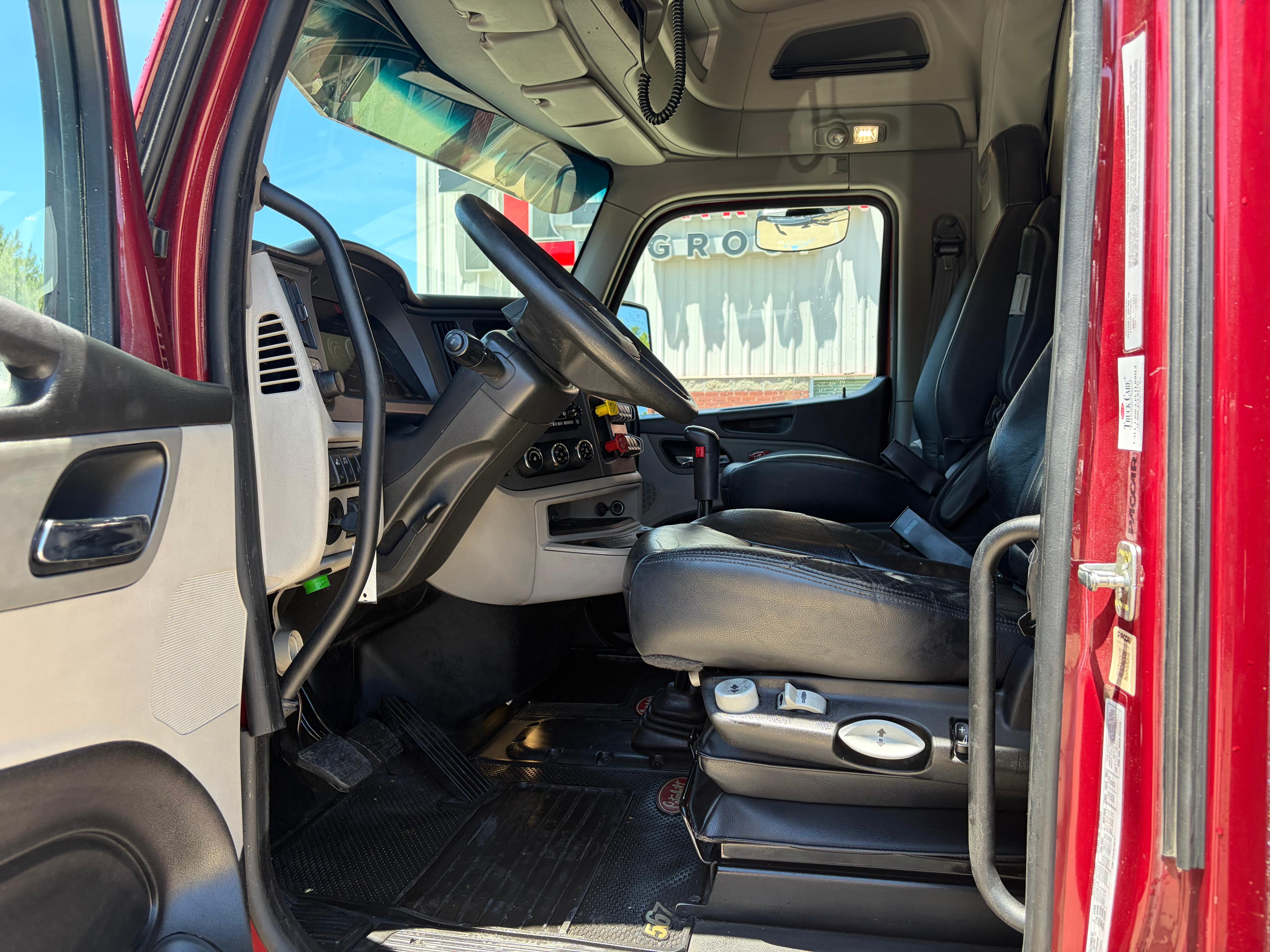 2022 Peterbilt 567 in Hattiesburg, MS — photo 9
