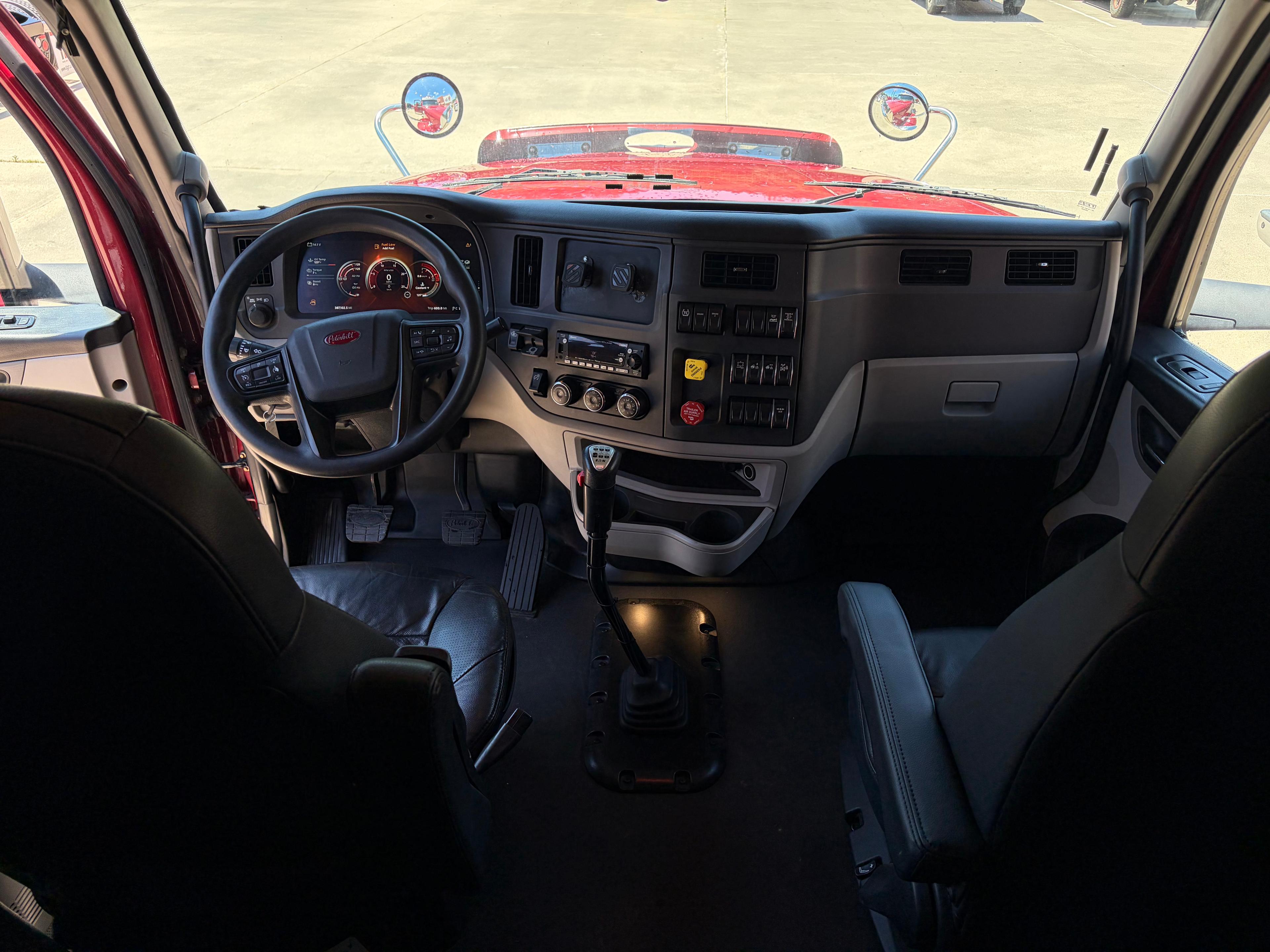 2022 Peterbilt 567 in Hattiesburg, MS — photo 10