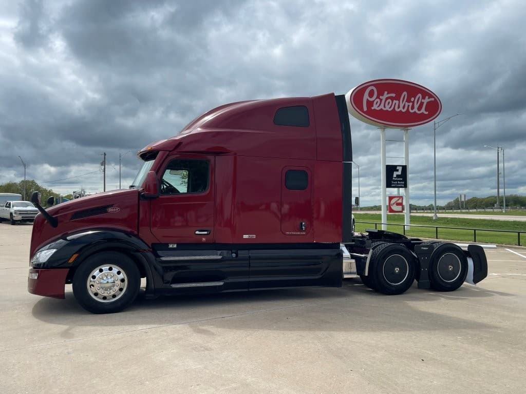 2023 Peterbilt 579 in Springfield, MO — photo 2