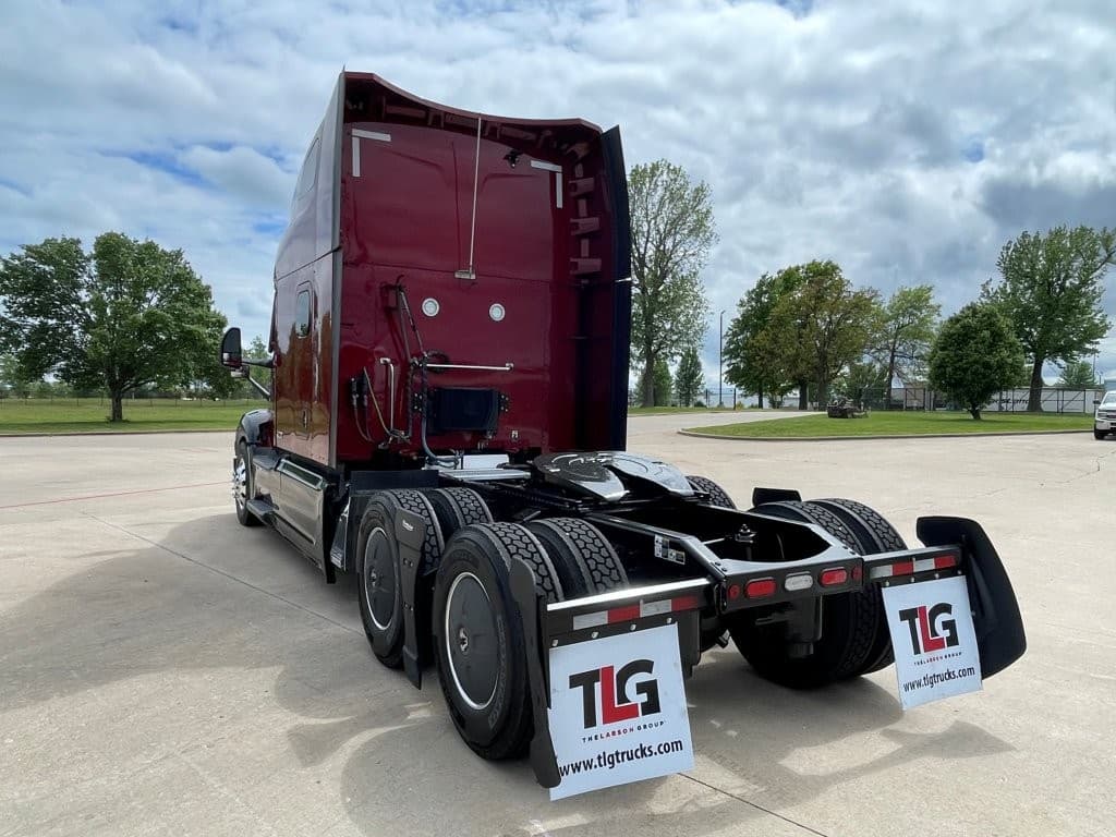 2023 Peterbilt 579 in Springfield, MO — photo 3