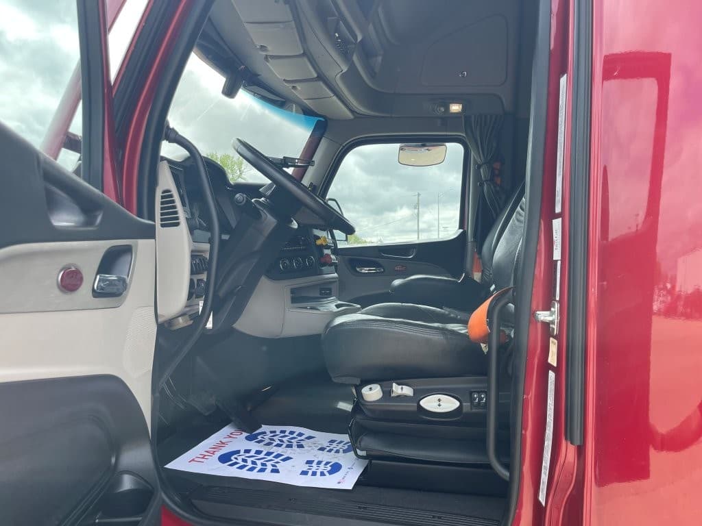 2023 Peterbilt 579 in Springfield, MO — photo 10