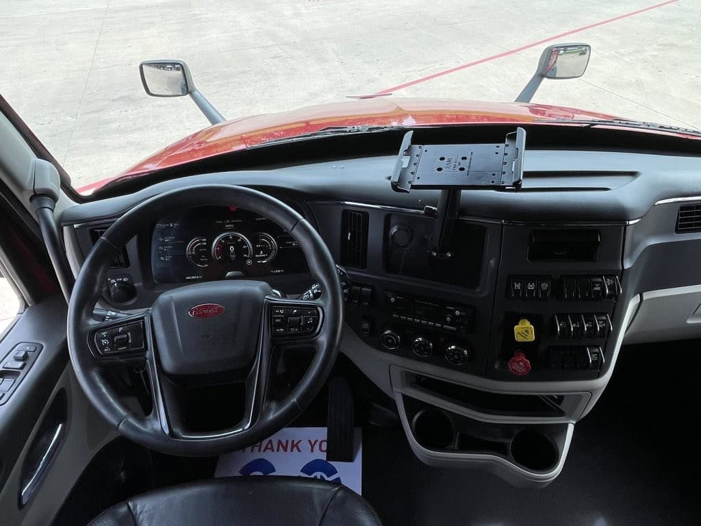 2023 Peterbilt 579 in Springfield, MO — photo 12