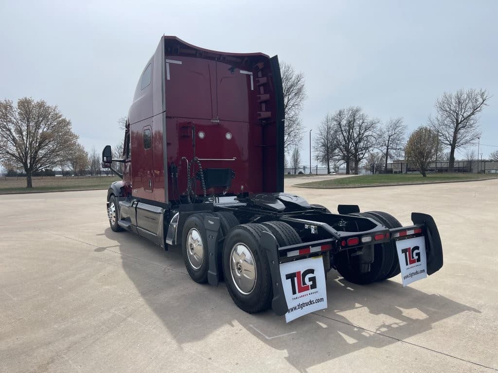 2023 Peterbilt 579 in Springfield, MO — photo 3