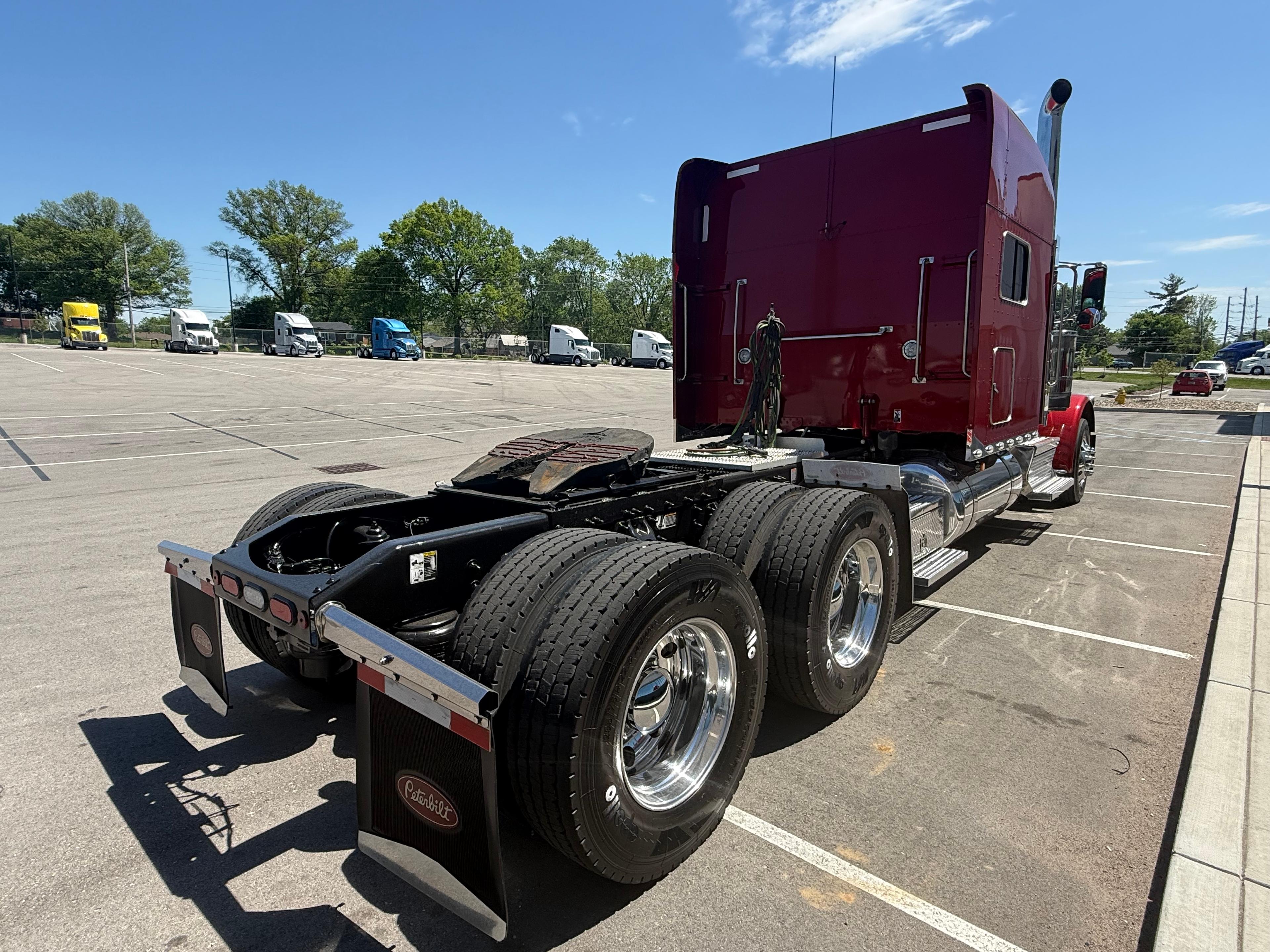 2023 Peterbilt 389 in Louisville, KY — photo 4
