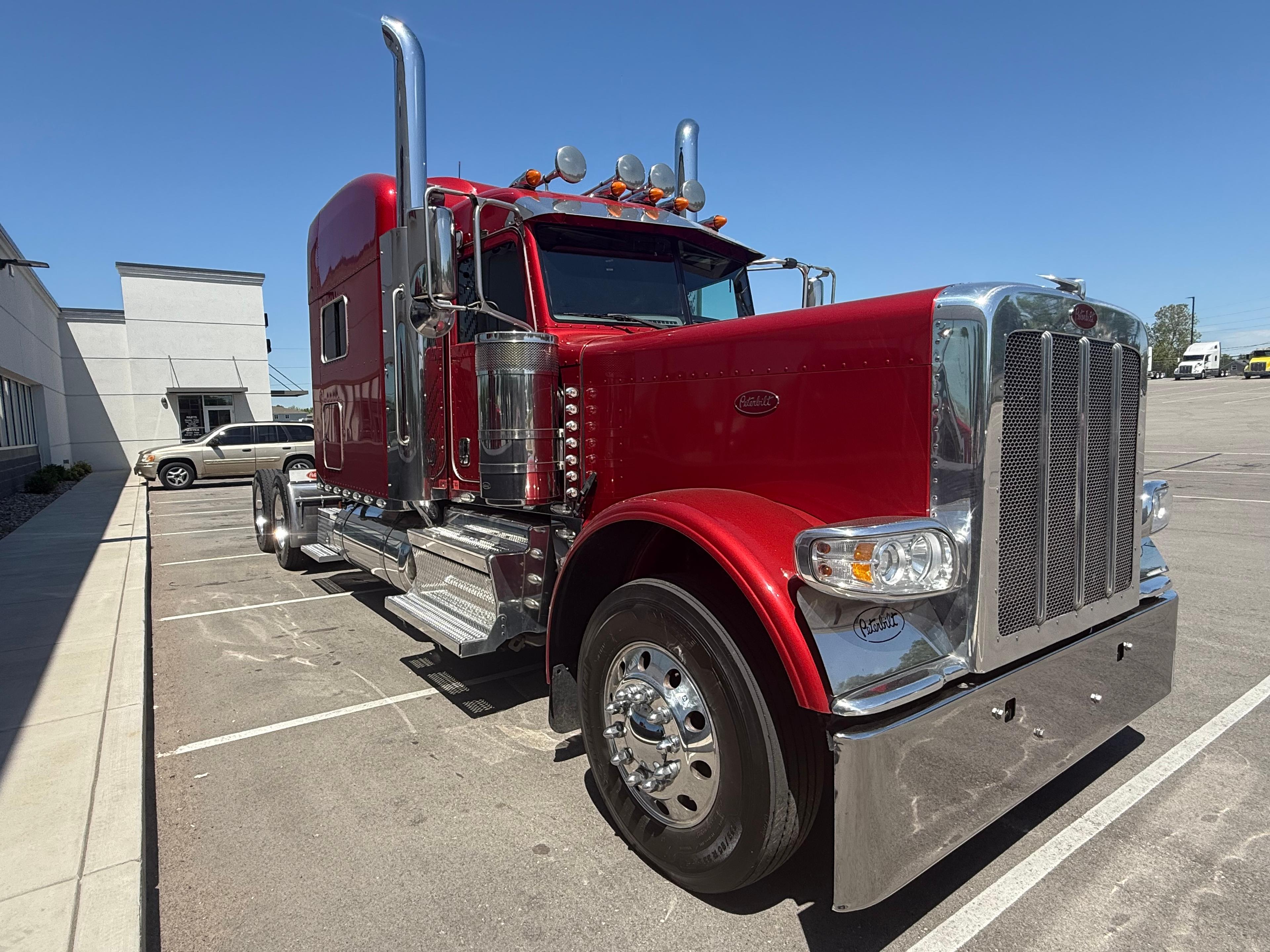 2023 Peterbilt 389 in Louisville, KY — photo 5