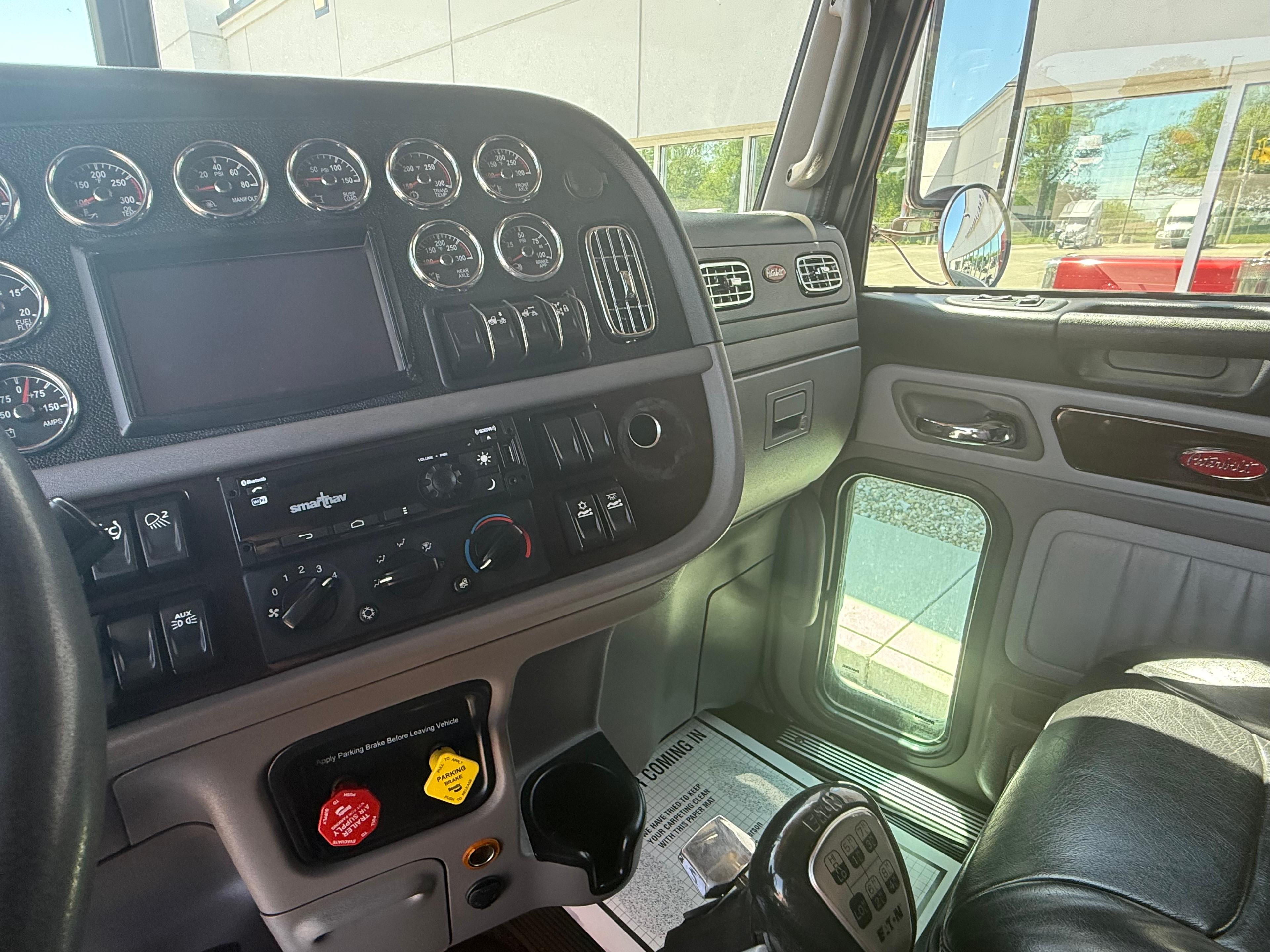 2023 Peterbilt 389 in Louisville, KY — photo 10