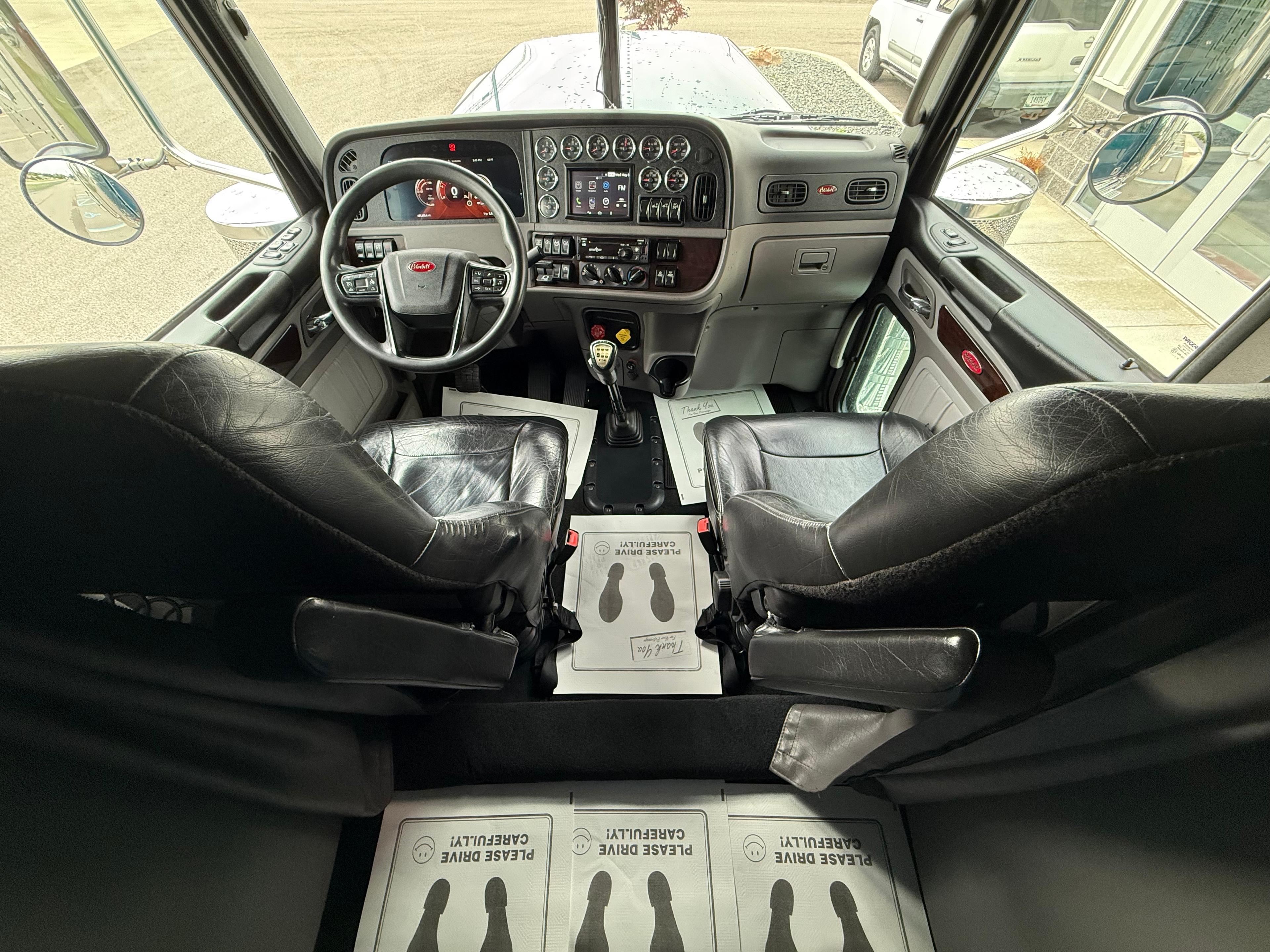 2023 Peterbilt 389 in Evansville, IN — photo 13