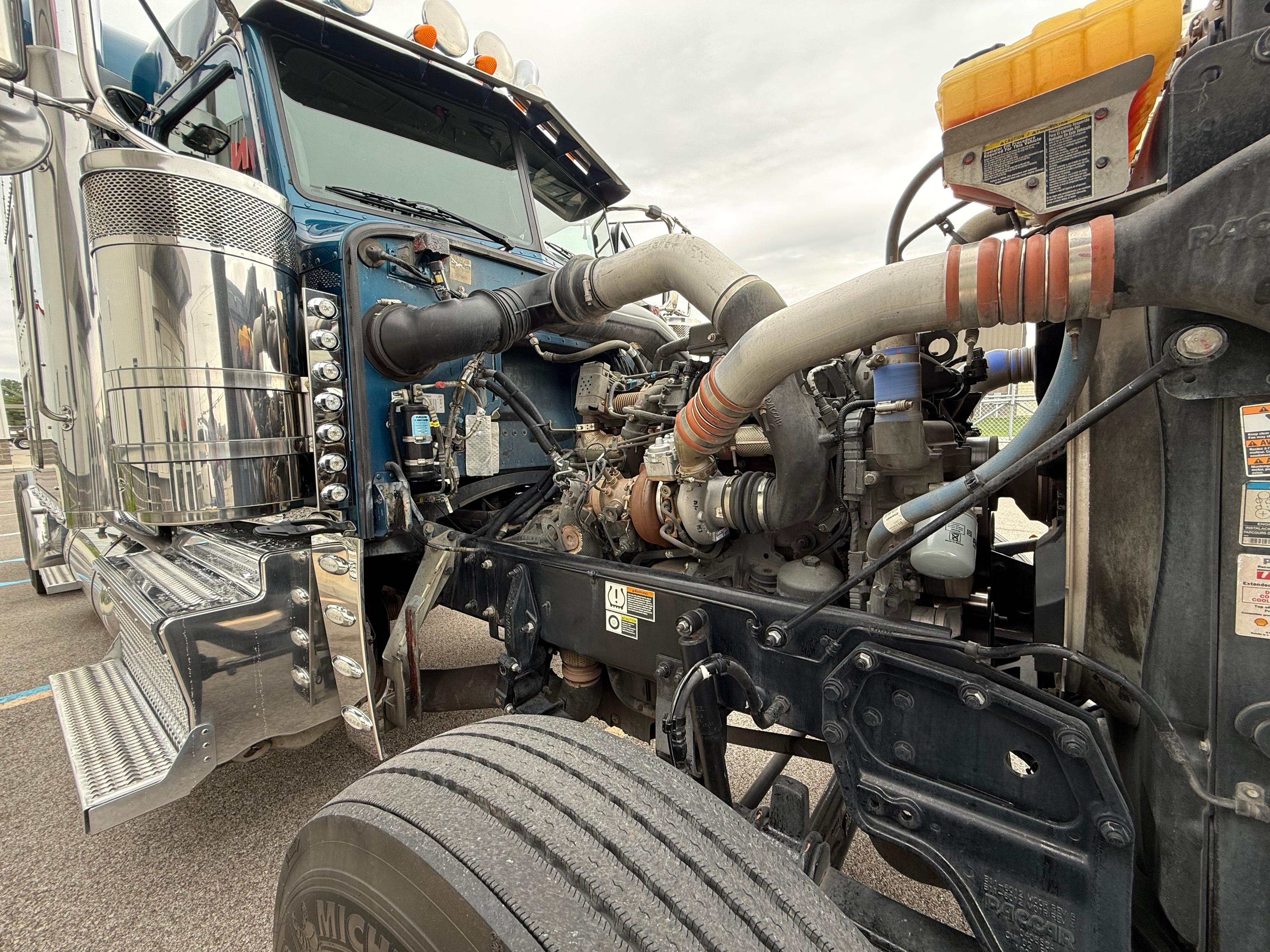 2023 Peterbilt 389 in Evansville, IN — photo 14