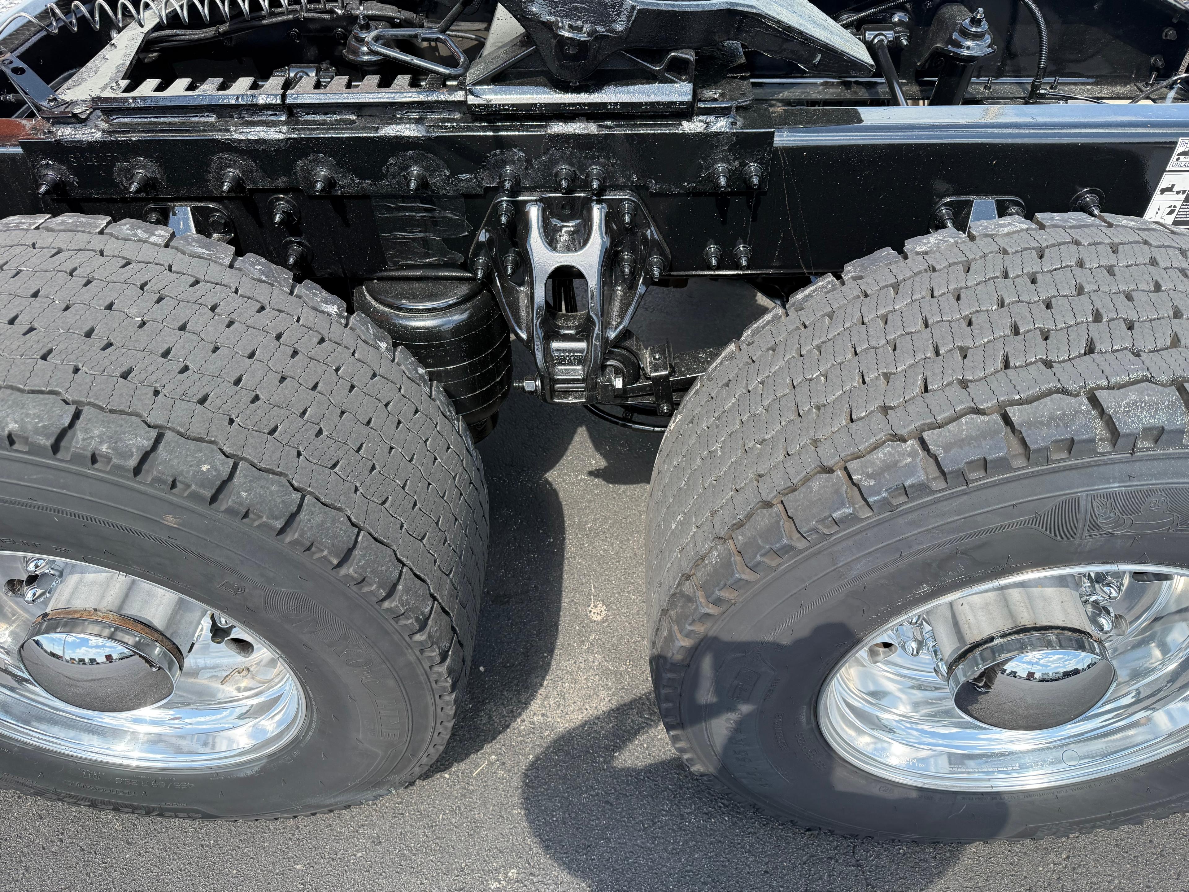 2023 Peterbilt 579 in Cincinnati, OH — photo 13