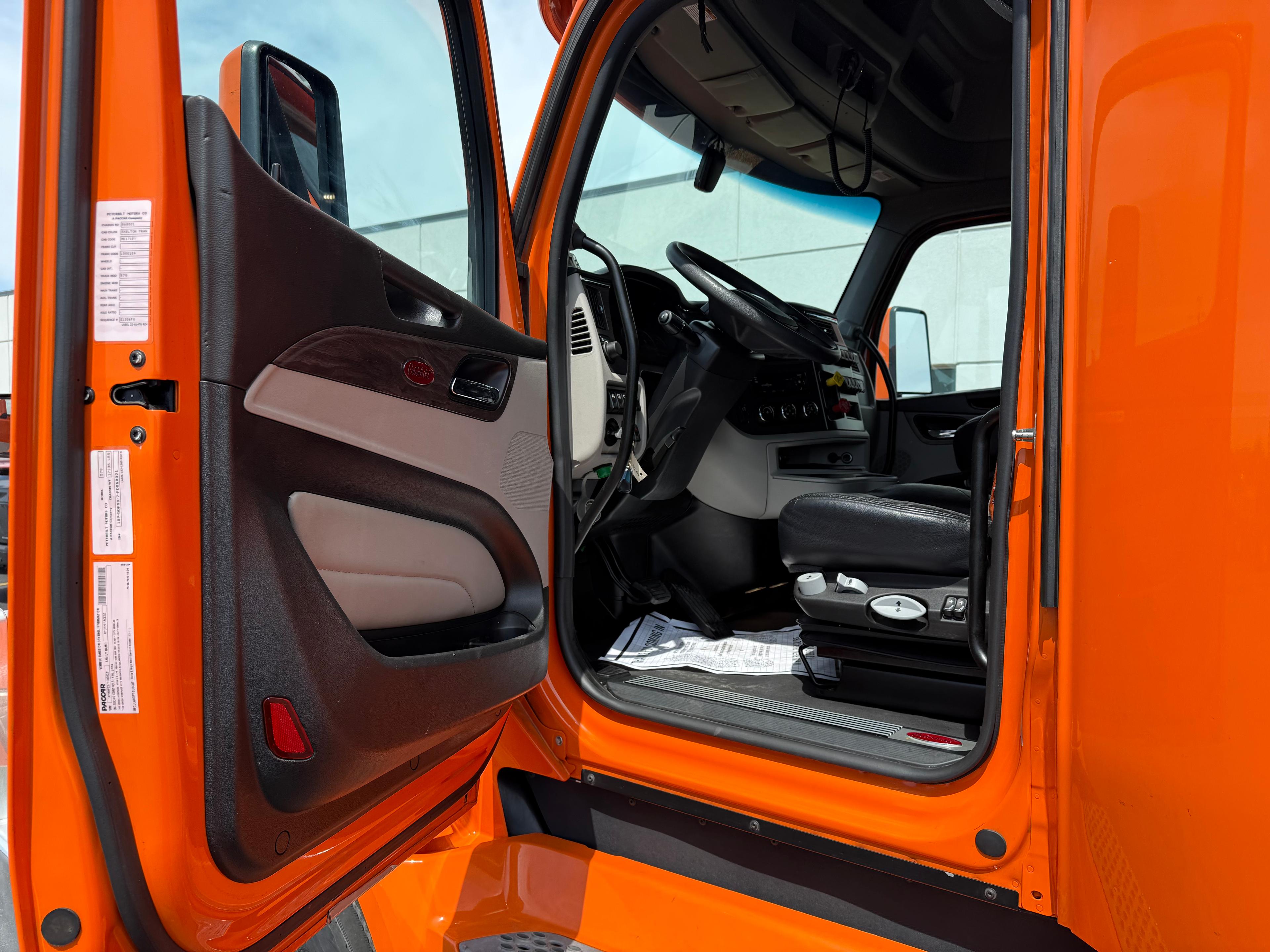 2023 Peterbilt 579 in Cincinnati, OH — photo 14