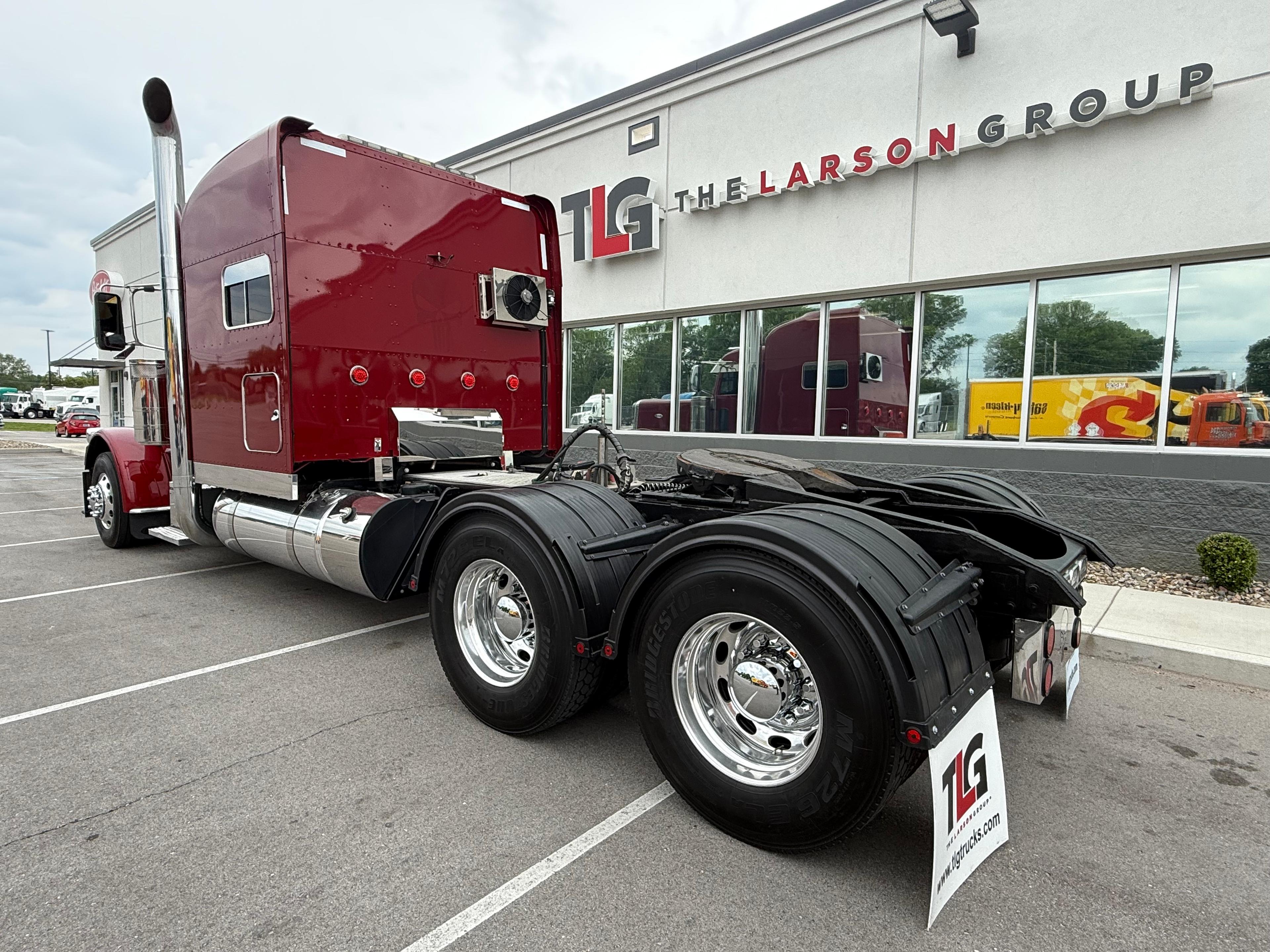 2023 Peterbilt 389 in Louisville, KY — photo 3