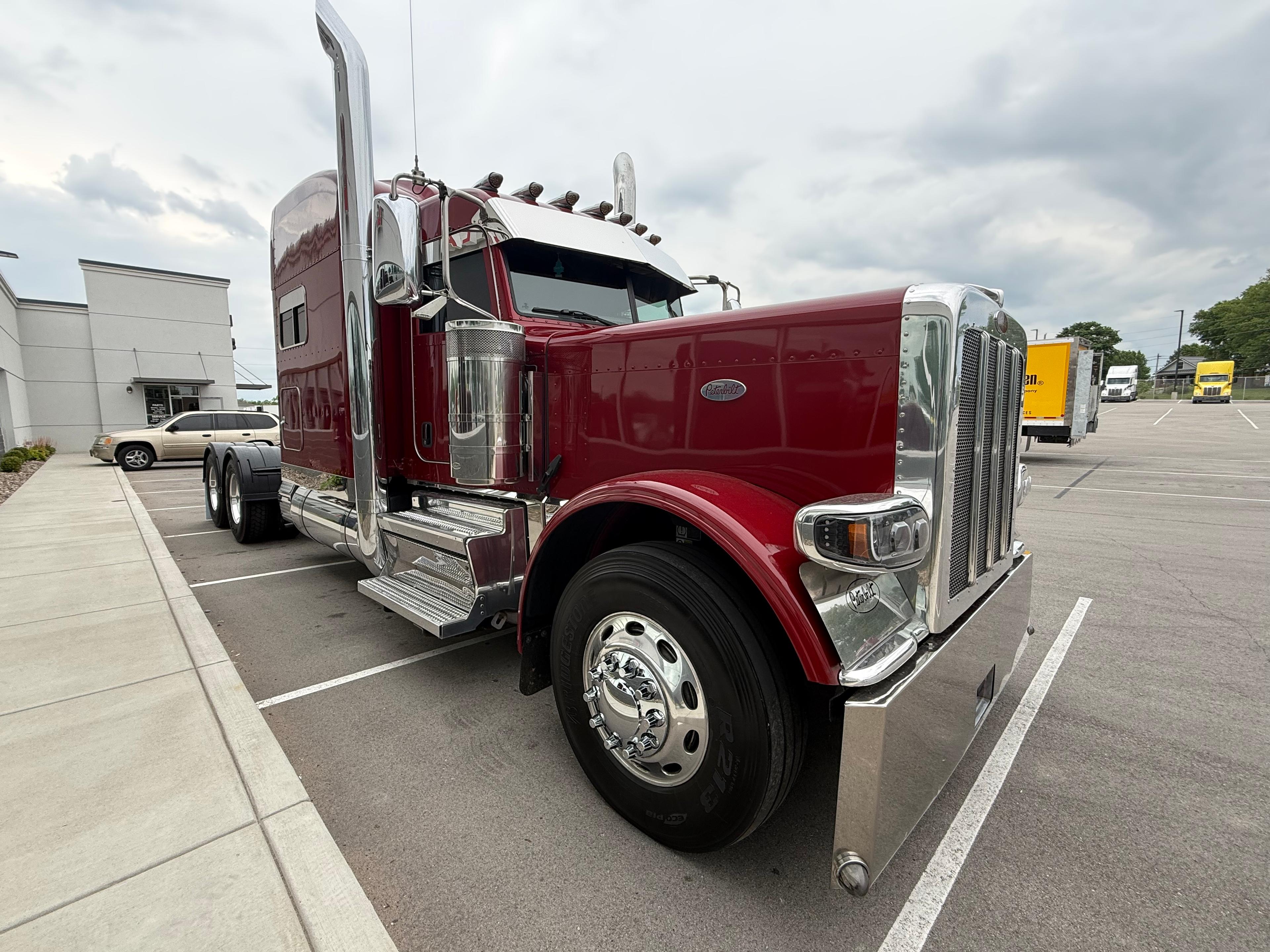 2023 Peterbilt 389 in Louisville, KY — photo 7