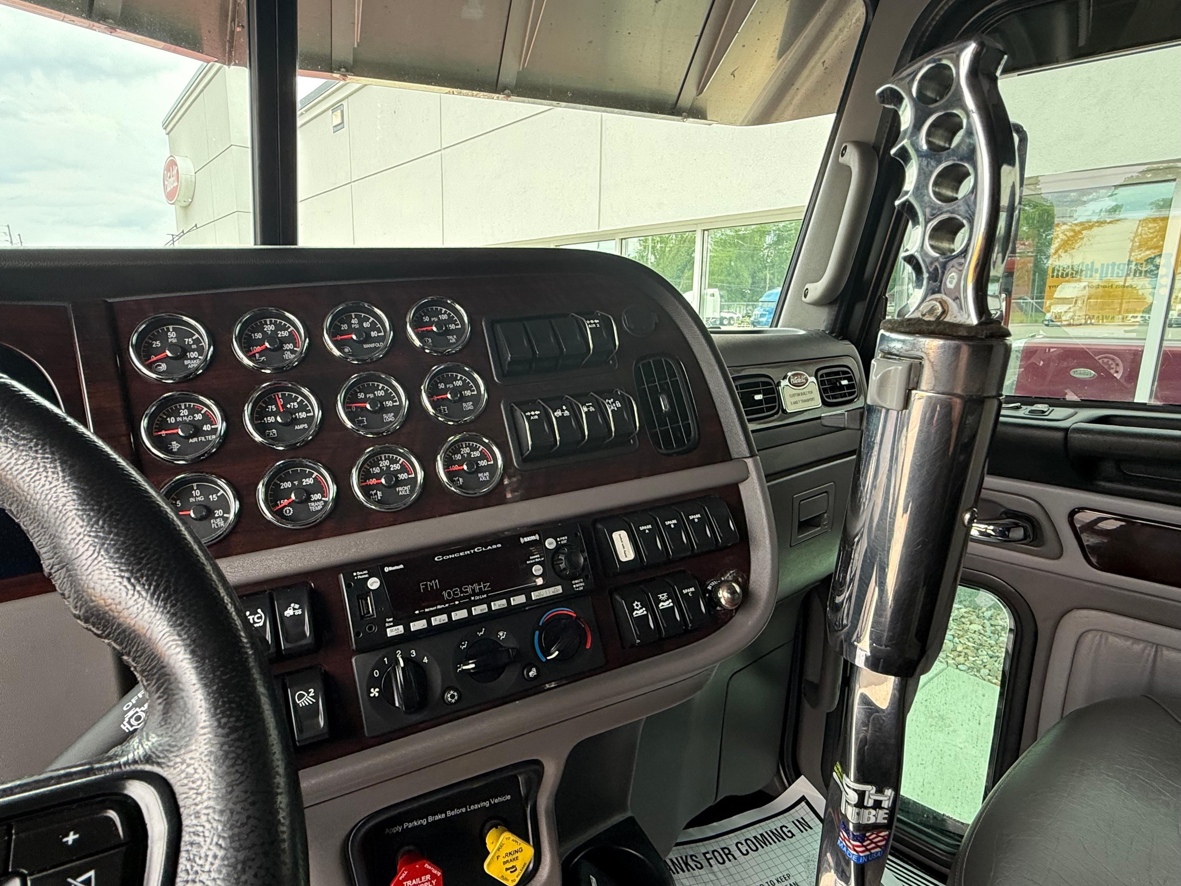 2023 Peterbilt 389 in Louisville, KY — photo 14