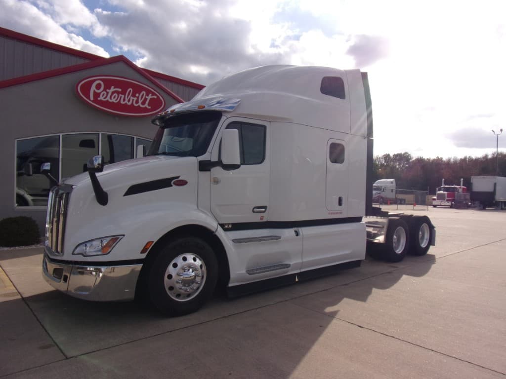 2023 Peterbilt 579