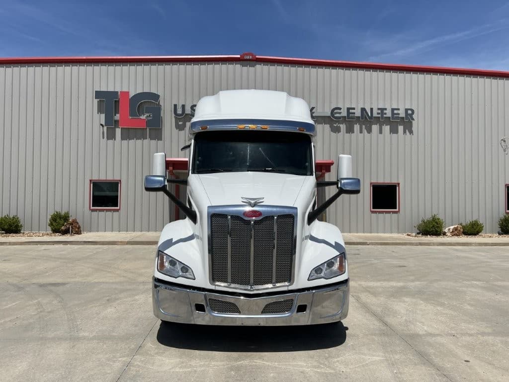 2023 Peterbilt 579 in Springfield, MO — photo 2