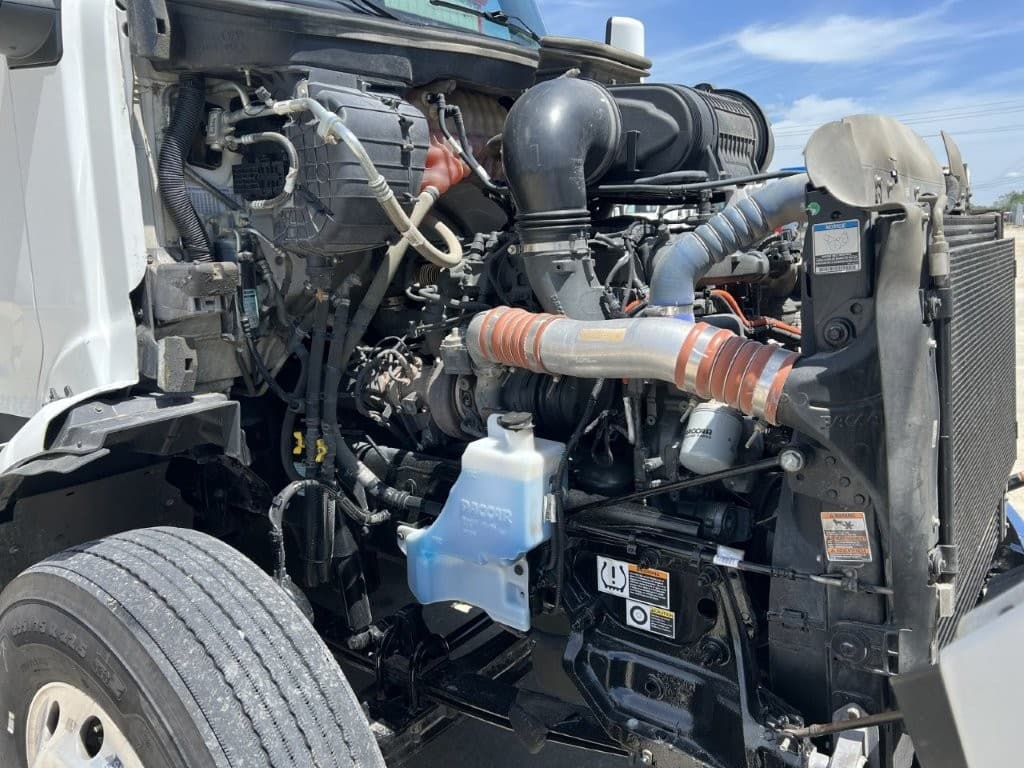 2023 Peterbilt 579 in Springfield, MO — photo 7