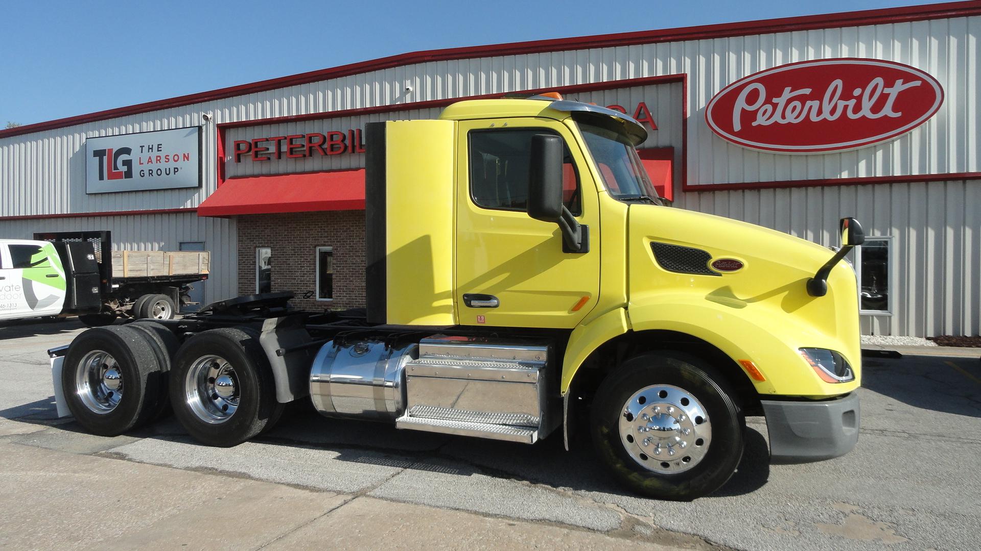 2017 Peterbilt 579 in Sikeston, MO — photo 2