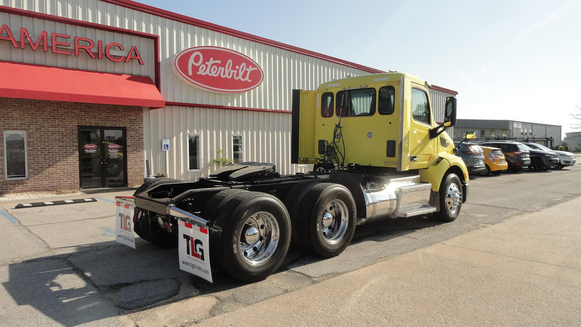 2017 Peterbilt 579 in Sikeston, MO — photo 3