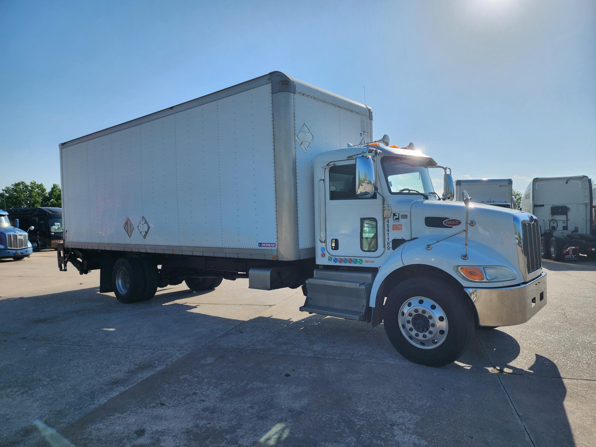 2015 Peterbilt 337 in O'Fallon, MO — photo 2