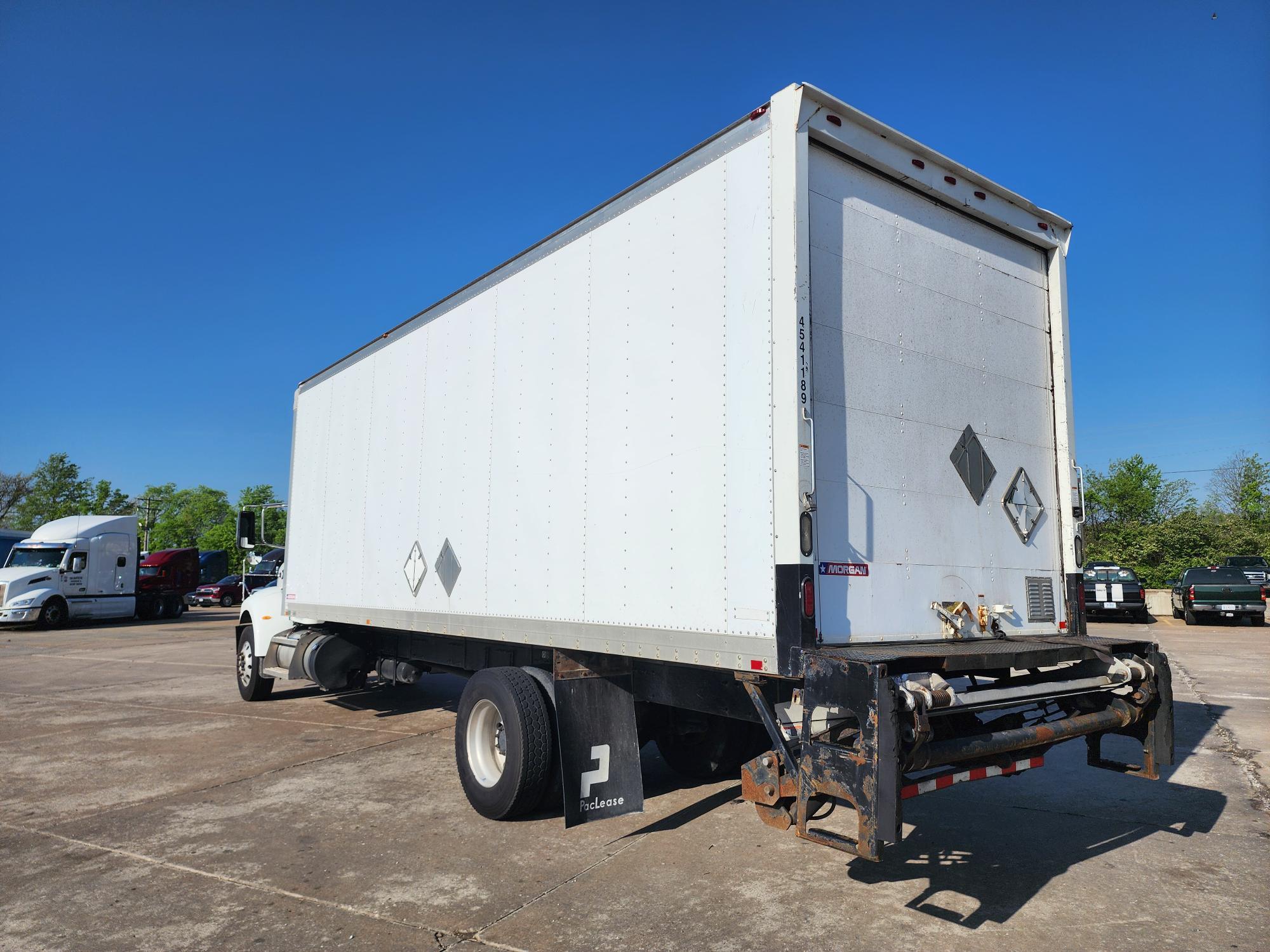 2015 Peterbilt 337 in O'Fallon, MO — photo 3