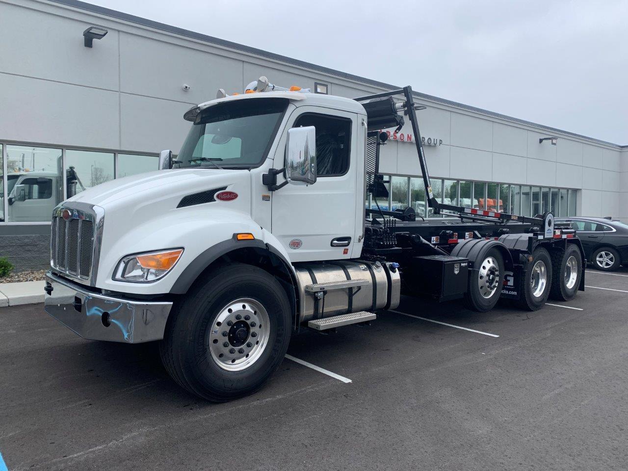 2025 Peterbilt 548