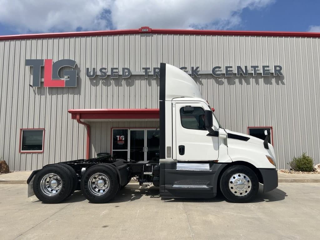 2021 Freightliner Cascadia in Springfield, MO — photo 3