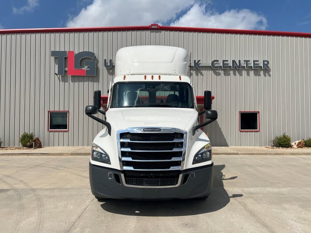 2021 Freightliner Cascadia in Springfield, MO — photo 4