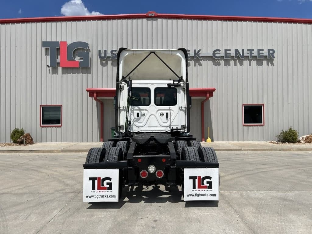 2021 Freightliner Cascadia in Springfield, MO — photo 5