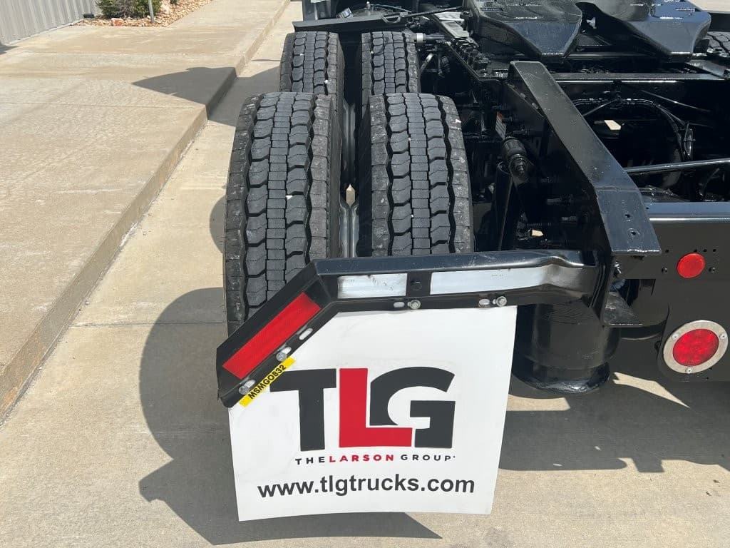 2021 Freightliner Cascadia in Springfield, MO — photo 9